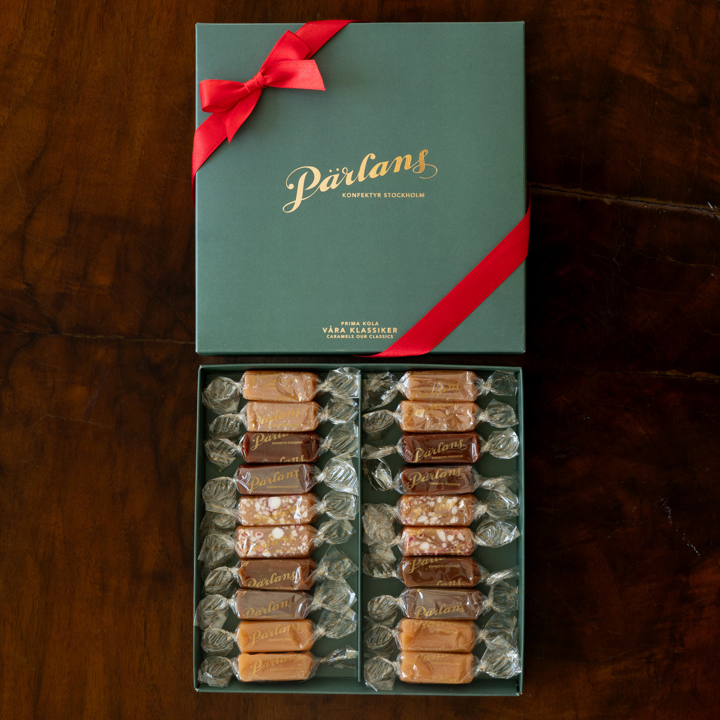 A beautiful box filled with our most popular flavours, so good that they are to stay year after year. Classics that add a touch of gold to any occasion.