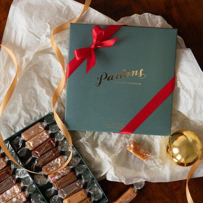 A beautiful box filled with our most popular flavours, so good that they are to stay year after year. Classics that add a touch of gold to any occasion.