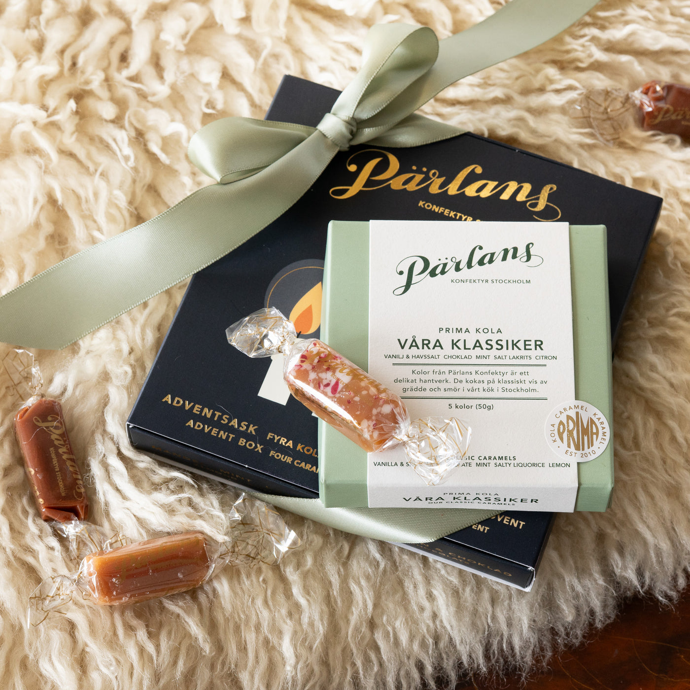 Vår klassiska gräddiga kola i vår fem mest populära smaker, vanilj & havssalt, choklad och salt lakrits. Ett hantverk från Pärlans Konfektyr i Stockholm.