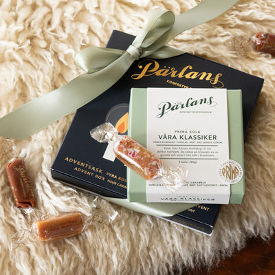 Vår klassiska gräddiga kola i vår fem mest populära smaker, vanilj & havssalt, choklad och salt lakrits. Ett hantverk från Pärlans Konfektyr i Stockholm.