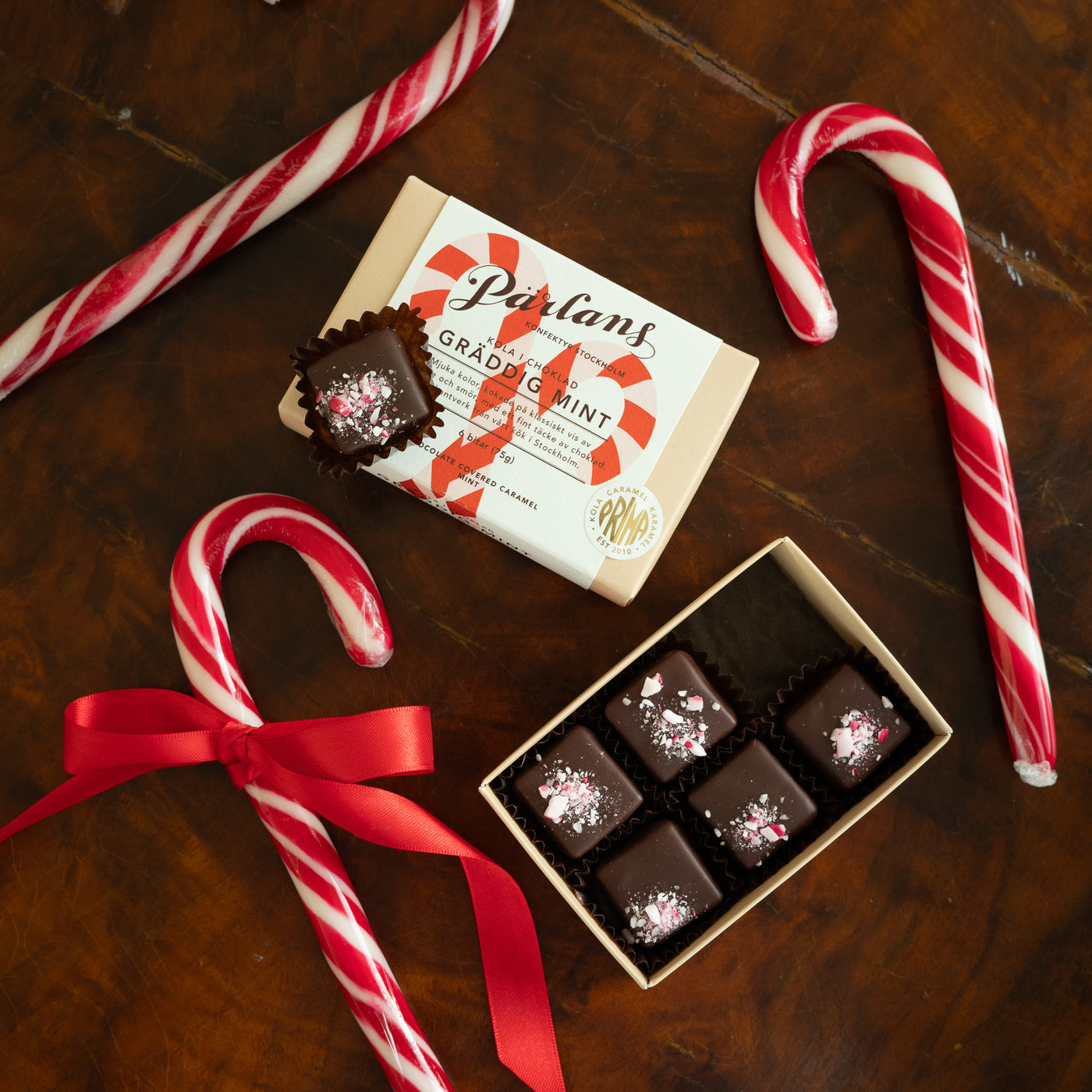 An charming box pieces of your favourite chocolate covered caramel. Treat yourself or someone you love! <br><br>CREAMY MINT – A smooth chocolate-coated caramel, topped with a shivery sweet crunch of mint candy cane. Just the perfect combo of caramel, cream and mint!