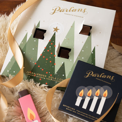 Årets julkalendrar från Pärlans Konfektyr till rabatterat pris för dig som förhandsbokar. Mjuk kola och kolabit doppad i ekologisk choklad från Malmö Chokladfabrik. Ett hantverk från Pärlans Konfektyr i Stockholm.