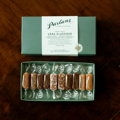 Våra klassiska smaker av kola kokade på grädde, smör och socker. Ett hantverk från vårt kök i Stockholm.