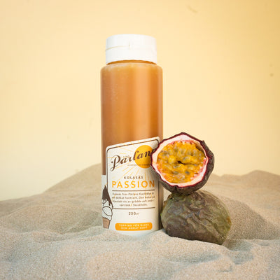 Our beloved caramel sauce in a squeeze bottle so you can drizzle generously over ice cream and other desserts. PASSIONFRUIT - a sunny, summery caramel sauce with the sweet and citrusy flavours of tropical passionfruit. A summer flirt that you’ll remember for ever.