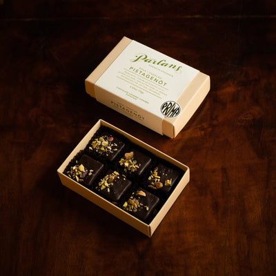 A charming box with six pieces of your favourite chocolate covered caramel. Treat yourself or someone you love! <br><br>PISTACHIO – smooth and buttery caramel with crunchy chunks of roasted pistachio and a hint of sea salt, dipped in a thin layer of chocolate.